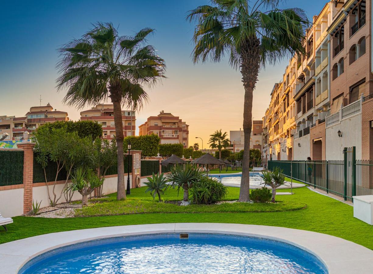 Apartamento 2 dormitorios en la mejor zona de Roquetas Roquetas de Mar Exterior foto
